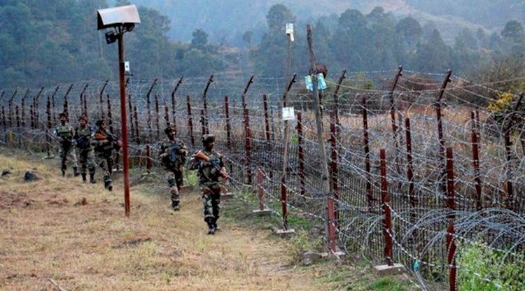 Chief of Army Staff Reviews Security along LOC in Kashmir