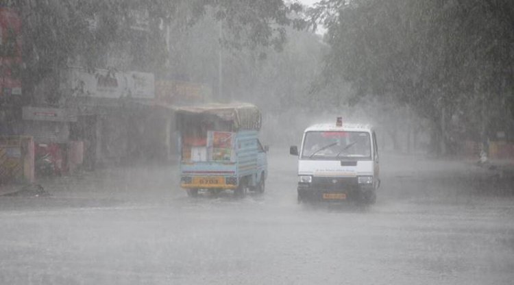 Mumbai sees continuous rainfall; IMD issues orange category storm warning